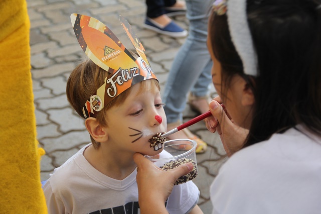 Maquiagem feita de chocolate